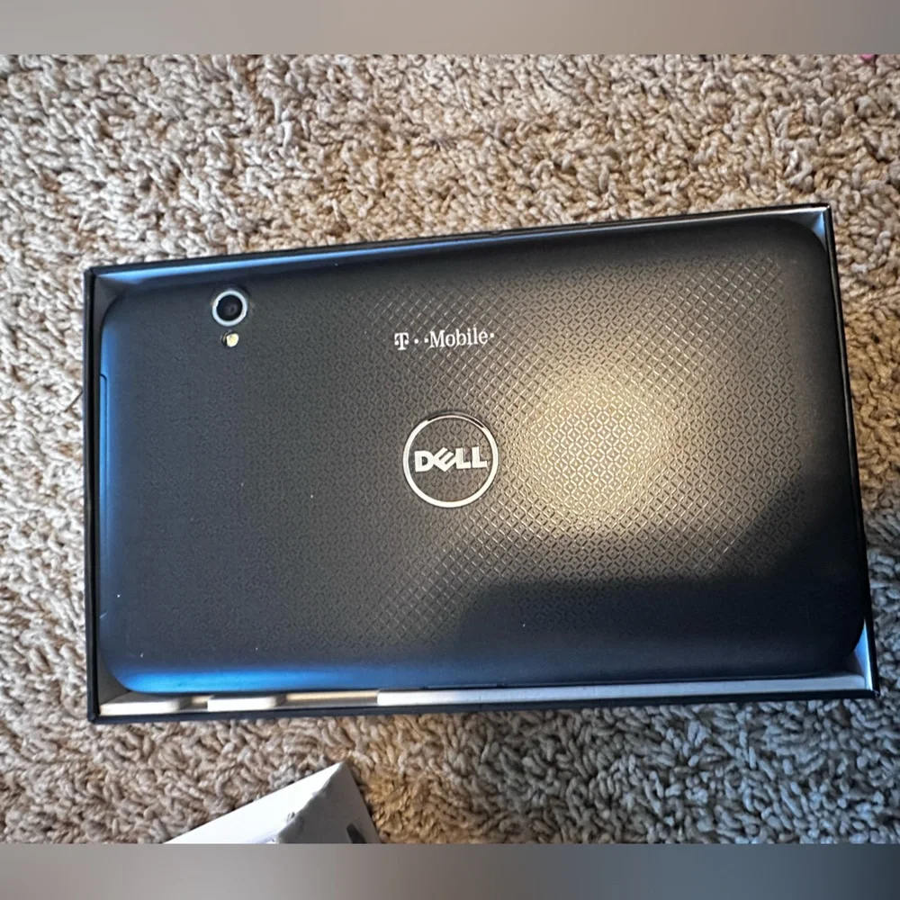 Dell Streak 7 Tablet Black and White Design